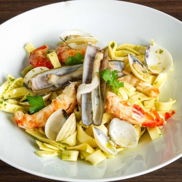 Linguine aux fruits de mer cuisine spécialités méditerranéennes